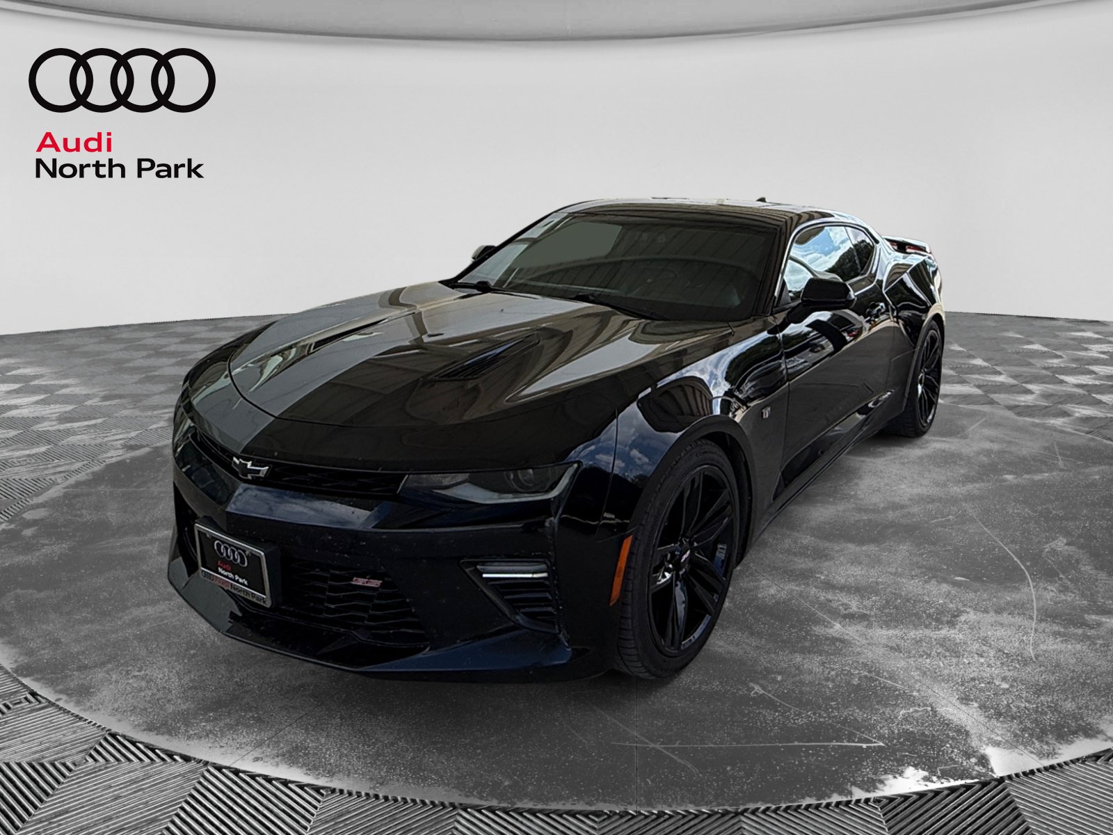 Used 2018 Chevrolet Camaro SS RWD image 1