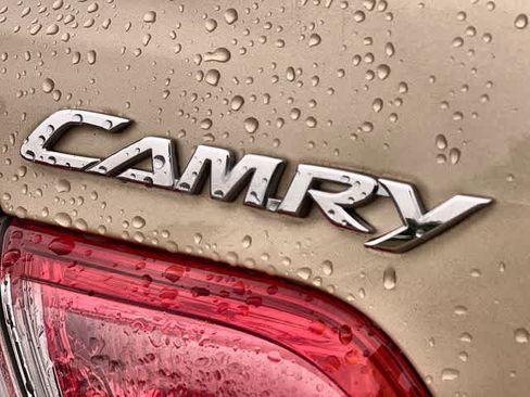 Used 2011 Toyota Camry FWD image 8