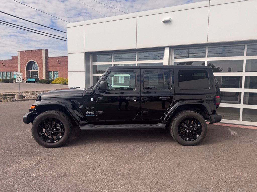 Used 2023 Jeep Wrangler Unlimited Sahara w/ Cold Weather Group AWD/4WD image 2