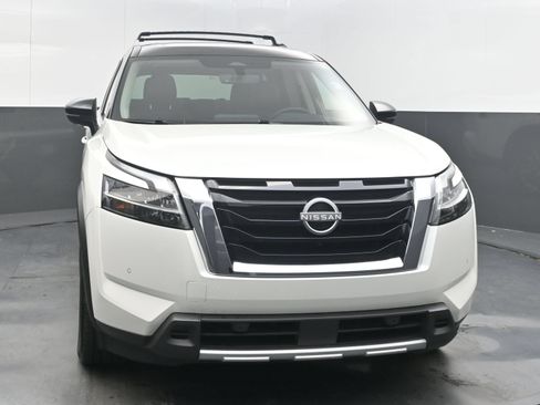 Used 2024 Nissan Pathfinder SL w/ SL Premium Package FWD image 3