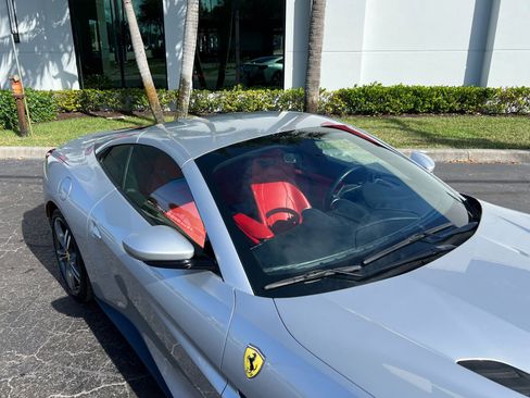 Used 2019 Ferrari Portofino image 14