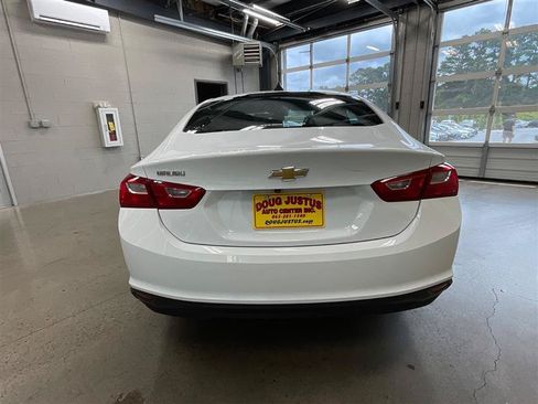 Used 2023 Chevrolet Malibu LS FWD image 4