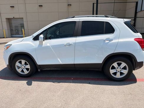 Used 2018 Chevrolet Trax LT w/ LT Convenience Package FWD image 11