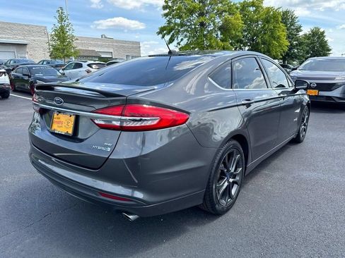 Used 2018 Ford Fusion SE w/ Equipment Group 601A FWD image 3