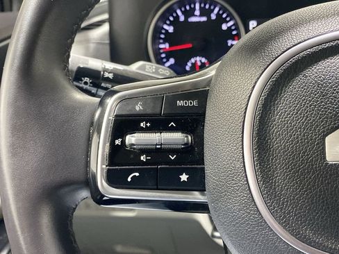 Used 2024 Kia Carnival LX FWD image 32