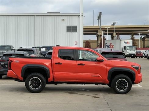 Used 2024 Toyota Tacoma TRD Off-Road image 3