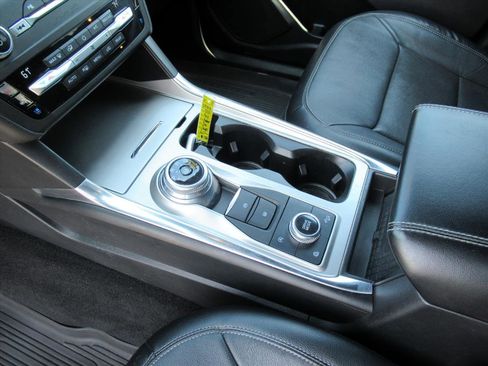 Used 2020 Ford Explorer Limited image 19