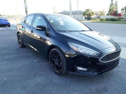 Used 2016 Ford Focus SE w/ Equipment Group 201A image 2