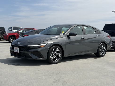 Used 2025 Hyundai Elantra Sport w/ Cargo Package FWD image 6