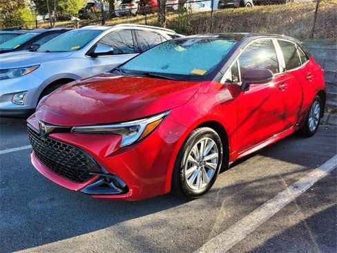 Used 2024 Toyota Corolla SE image 3