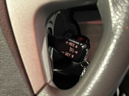 Used 2011 Toyota Camry LE image 32