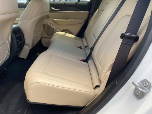 Used 2025 Jeep Grand Cherokee Limited w/ Luxury Tech Group II RWD image 19