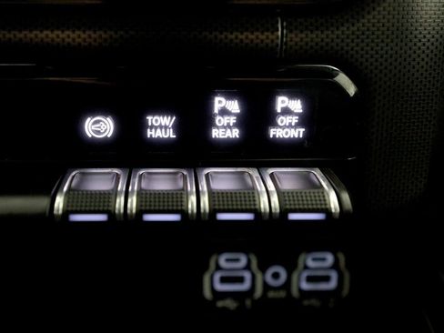 Used 2023 RAM 2500 Limited image 33