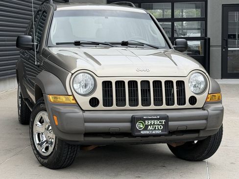 Used 2007 Jeep Liberty Sport AWD/4WD image 5