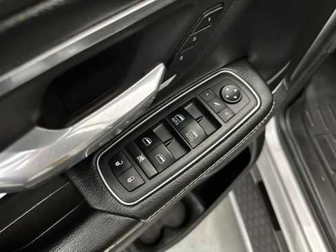 Used 2019 RAM 1500 Laramie AWD/4WD image 18