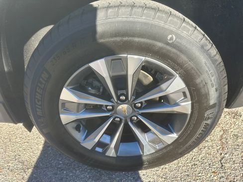 Used 2025 Chevrolet Equinox LT w/ Convenience Package II image 16