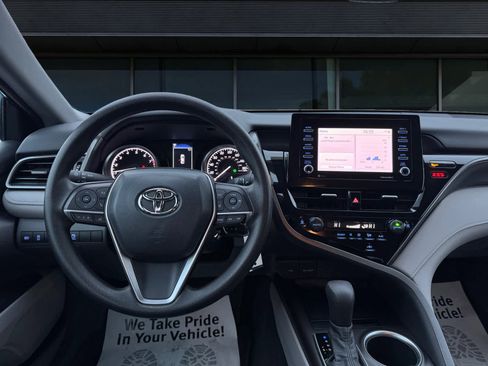 Certified 2022 Toyota Camry LE image 3