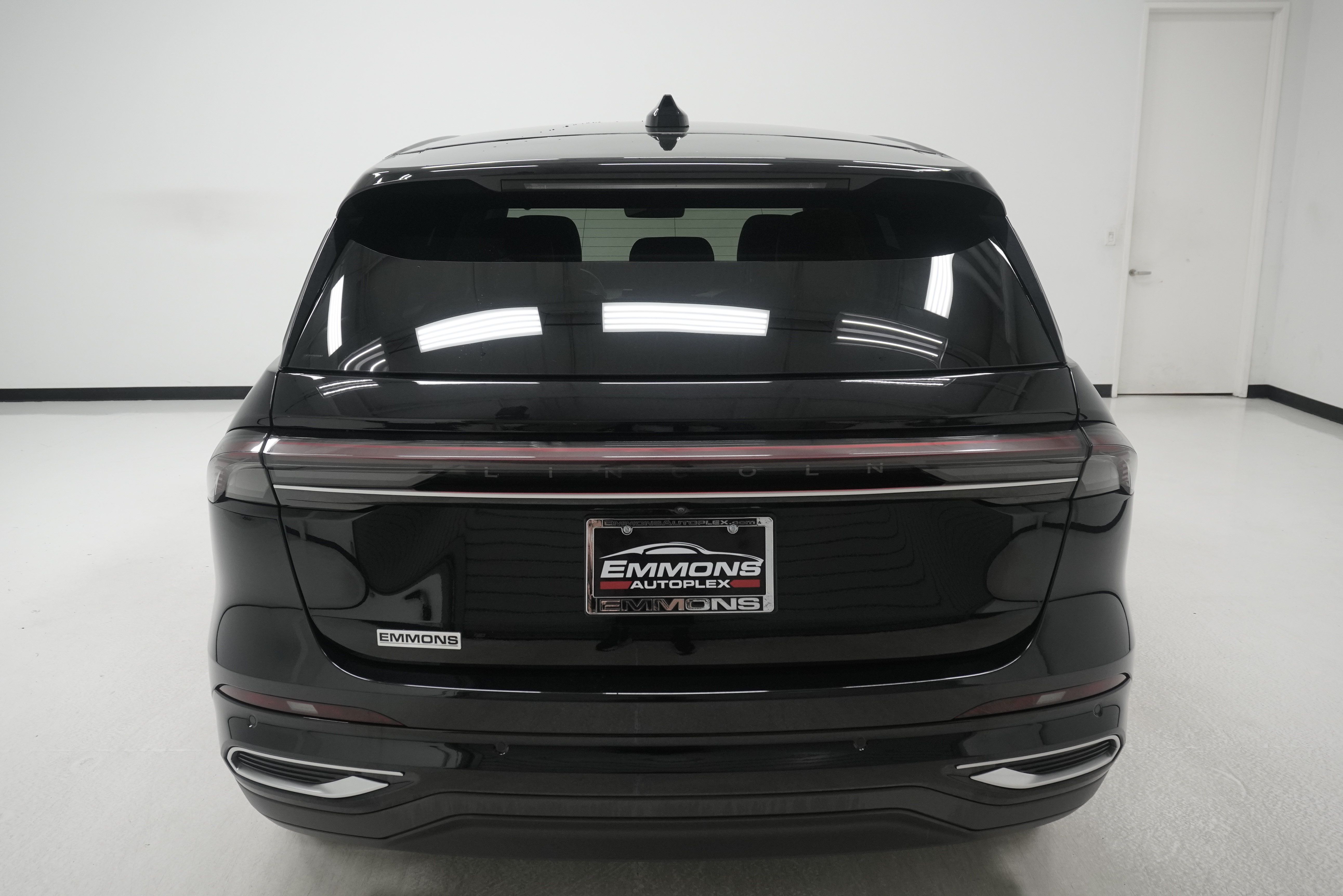 Used 2024 Lincoln Nautilus Premier AWD/4WD image 5