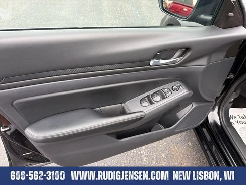 Used 2025 Nissan Altima 2.5 SV FWD image 10