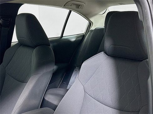 Used 2022 Toyota Corolla LE image 19