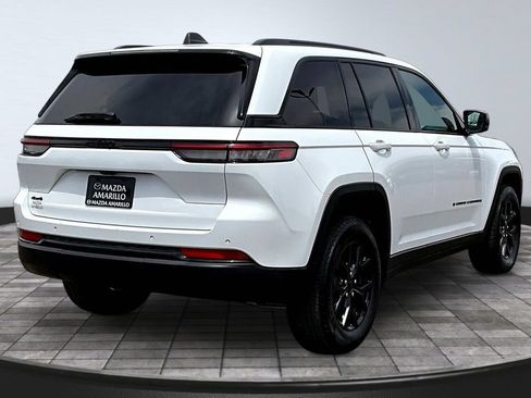 Used 2025 Jeep Grand Cherokee Altitude AWD/4WD image 7