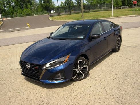 Used 2024 Nissan Altima 2.5 SR FWD image 4