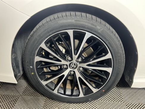 Used 2020 Toyota Camry SE FWD image 13