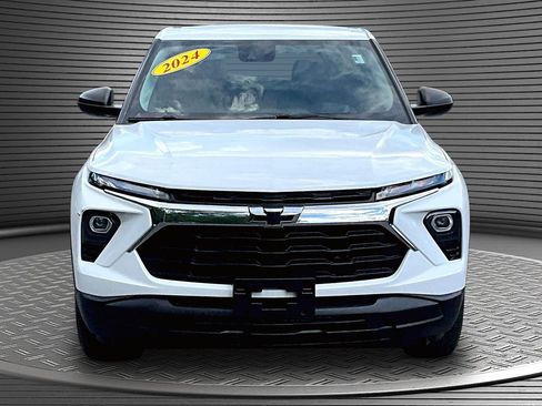 Used 2024 Chevrolet TrailBlazer LS w/ LS Convenience Package AWD/4WD image 2