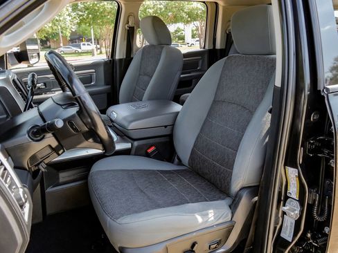 Used 2016 RAM 2500 Lone Star w/ Black Appearance Group image 3