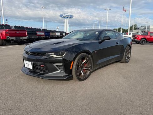 Used 2018 Chevrolet Camaro SS RWD image 1
