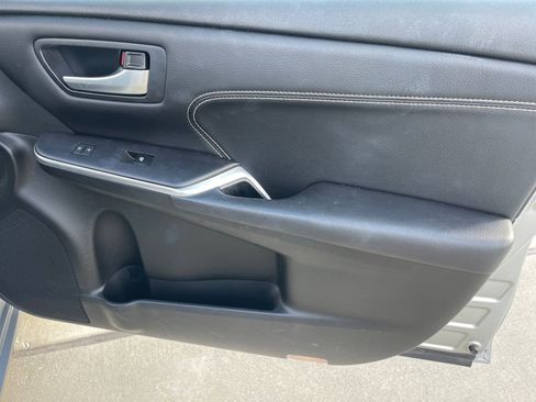 Used 2017 Toyota Camry XLE w/ Moonroof Package FWD image 18