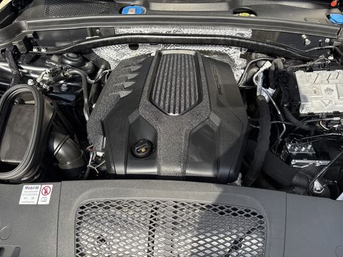 Used 2024 Porsche Macan image 34