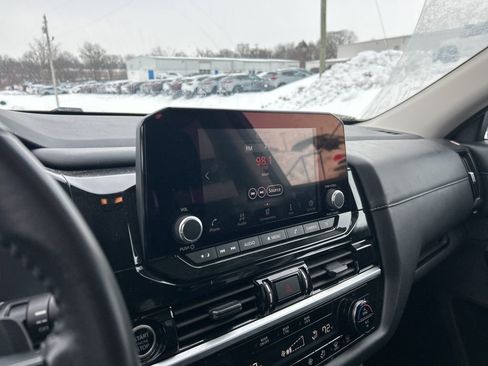 Used 2024 Nissan Pathfinder SV image 8