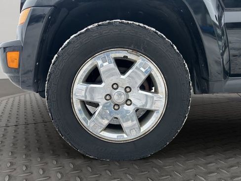 Used 2005 Jeep Liberty Limited image 25