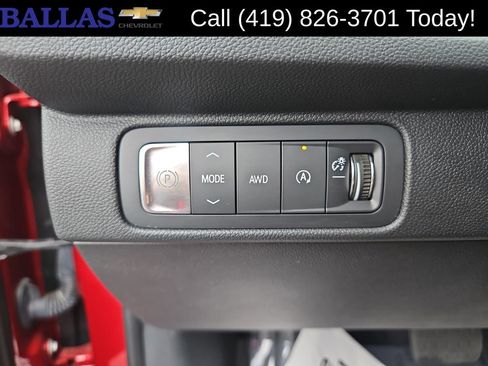Used 2024 Chevrolet Traverse LT w/ Trailering Package AWD/4WD image 15