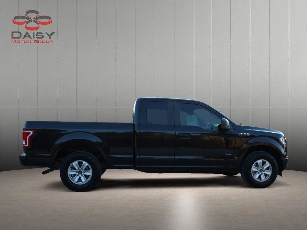 Used 2017 Ford F150 XL w/ Equipment Group 101A Mid RWD image 4