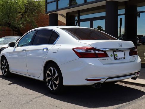 Used 2017 Honda Accord EX-L image 9