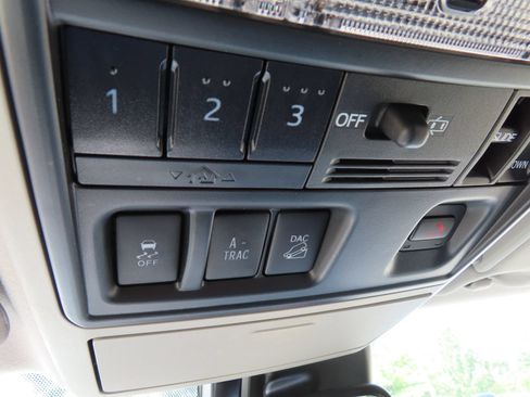 Used 2024 Toyota 4Runner SR5 Premium w/ Moonroof Package AWD/4WD image 39