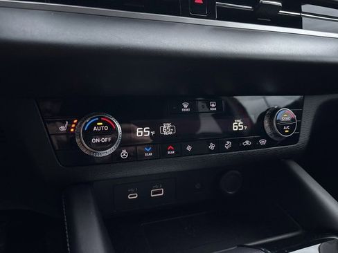 Used 2024 Mitsubishi Outlander SEL Black Edition image 27