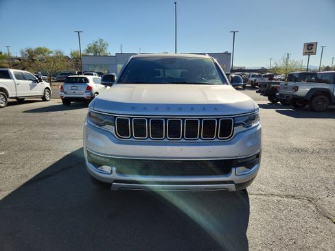 Used 2024 Jeep Wagoneer Series II image 3