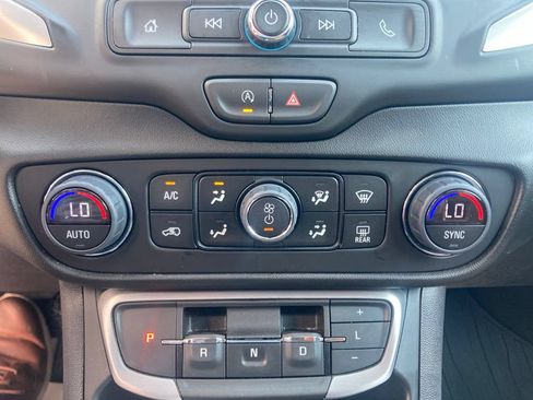 Used 2024 GMC Terrain SLE w/ Driver Convenience Package AWD/4WD image 37