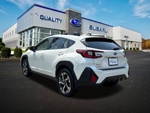 Used 2024 Subaru Crosstrek 2.0i Premium AWD/4WD image 2