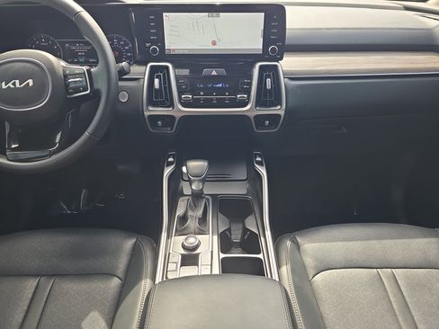 Certified 2022 Kia Sorento EX w/ Panoramic Sunroof Package FWD image 15