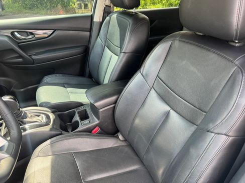 Used 2017 Nissan Rogue SL w/ SL Premium Package FWD image 12