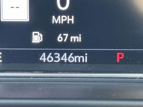 Used 2021 GMC Yukon XL SLT w/ SLT Premium Package image 15