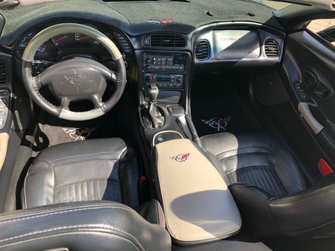 Used 2004 Chevrolet Corvette Convertible w/ Preferred Equipment Group RWD image 13