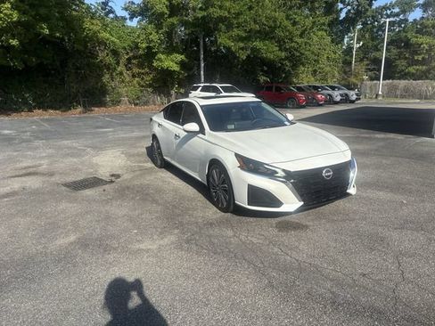 Used 2025 Nissan Altima 2.5 SL AWD/4WD image 3