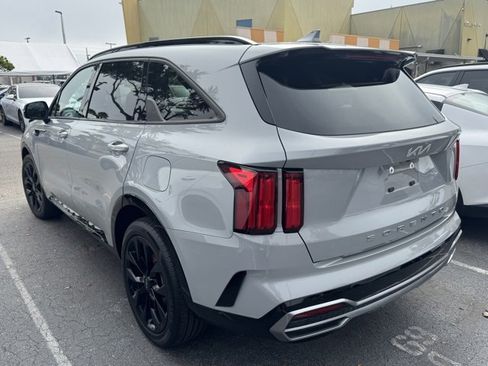 Used 2022 Kia Sorento SX image 2