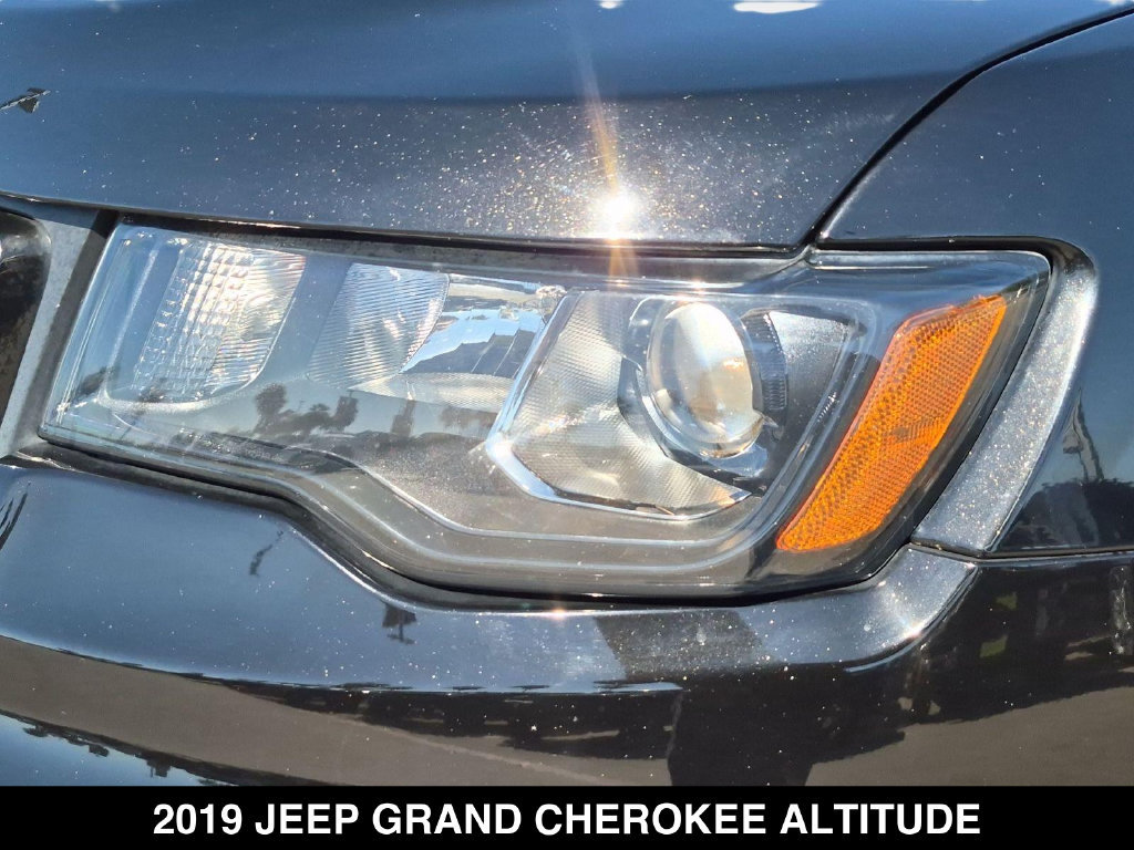 Used 2019 Jeep Grand Cherokee Altitude RWD image 10