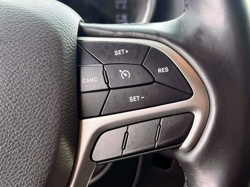 Used 2022 Jeep Grand Cherokee Laredo X image 21